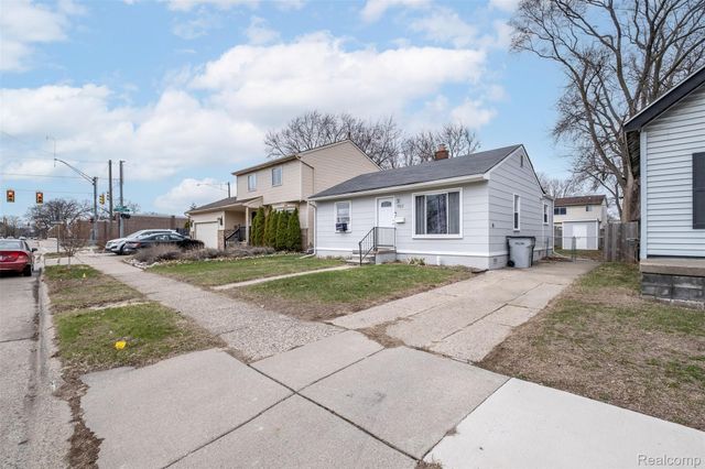 957 E Meyers Avenue, Hazel Park, MI 48030