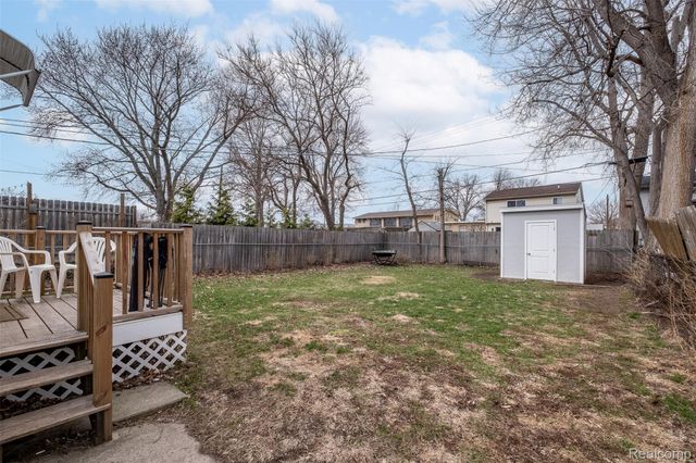 957 E Meyers Avenue, Hazel Park, MI 48030