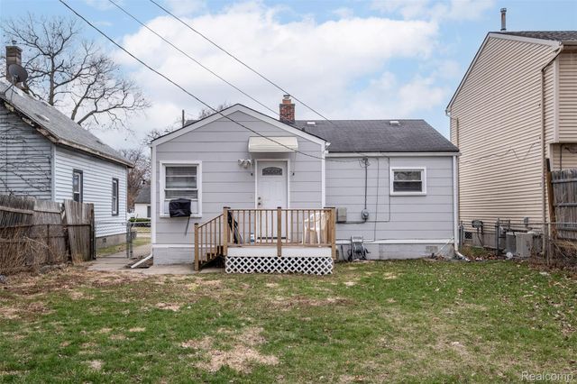 957 E Meyers Avenue, Hazel Park, MI 48030