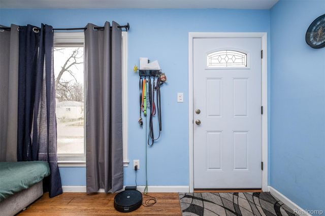 957 E Meyers Avenue, Hazel Park, MI 48030