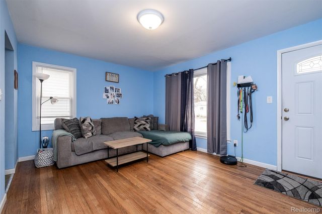 957 E Meyers Avenue, Hazel Park, MI 48030