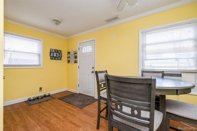 957 E Meyers Avenue, Hazel Park, MI 48030