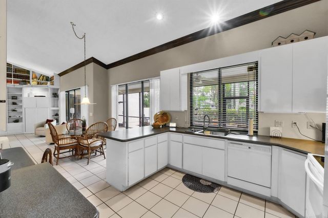 5040 NW 88th Lane, Coral Springs, FL 33067