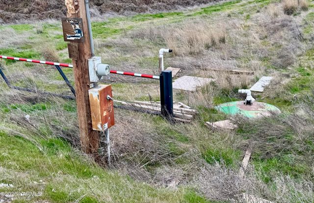 9250 Campbell Rd, Toppenish, WA 98948