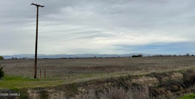 9250 Campbell Rd, Toppenish, WA 98948