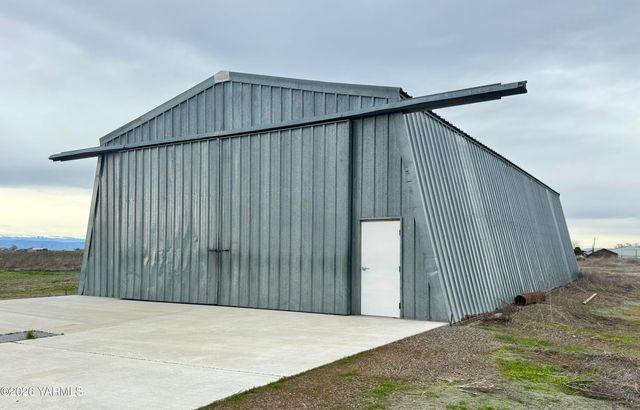 9250 Campbell Rd, Toppenish, WA 98948