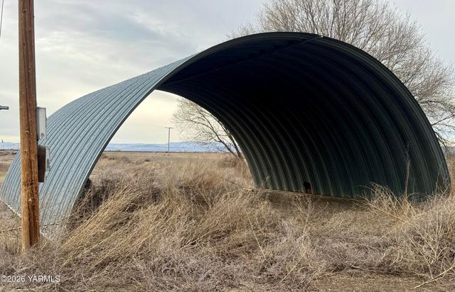 9250 Campbell Rd, Toppenish, WA 98948