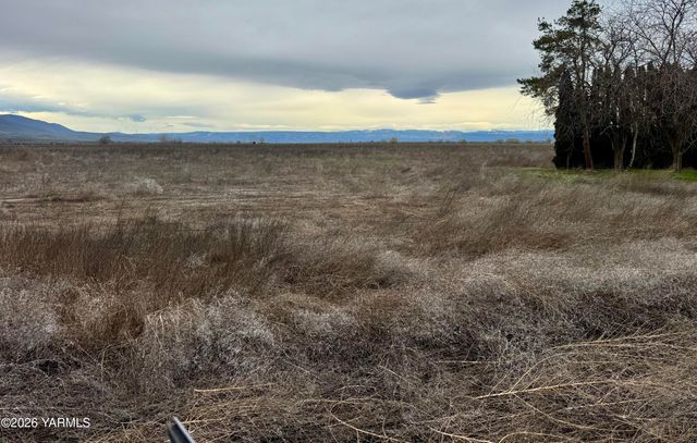 9250 Campbell Rd, Toppenish, WA 98948