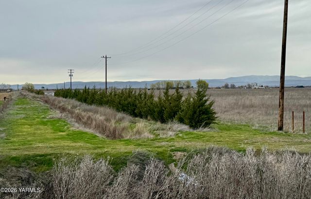 9250 Campbell Rd, Toppenish, WA 98948