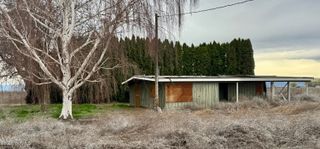9250 Campbell Rd, Toppenish, WA 98948