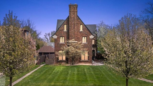 1204 Kensington Avenue, Grosse Pointe Park, MI 48230