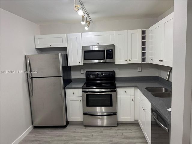 721 N Pine Island Road 201, Plantation, FL 33324