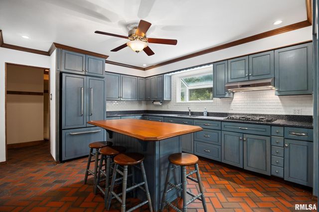 1020 W KENSINGTON Drive, Peoria, IL 61614