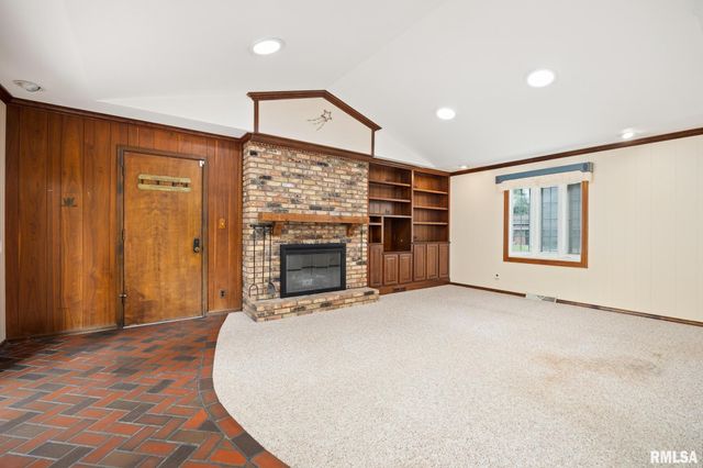 1020 W KENSINGTON Drive, Peoria, IL 61614