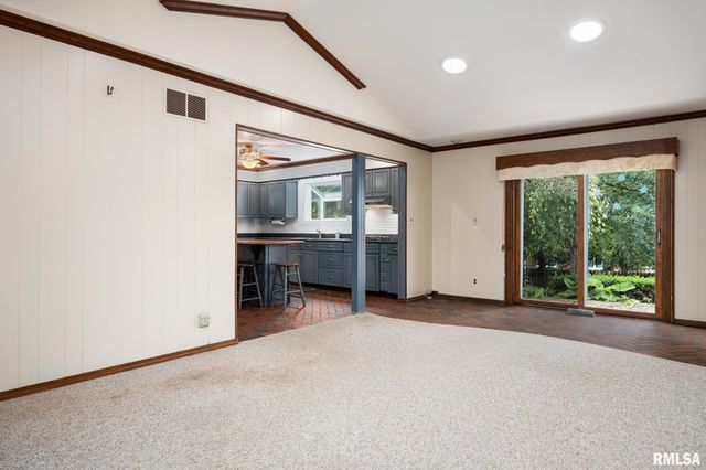 1020 W KENSINGTON Drive, Peoria, IL 61614