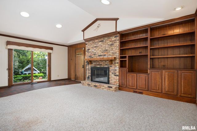 1020 W KENSINGTON Drive, Peoria, IL 61614
