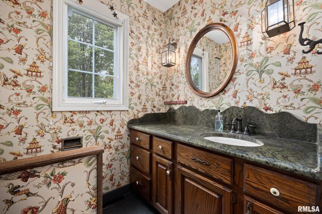 1020 W KENSINGTON Drive, Peoria, IL 61614
