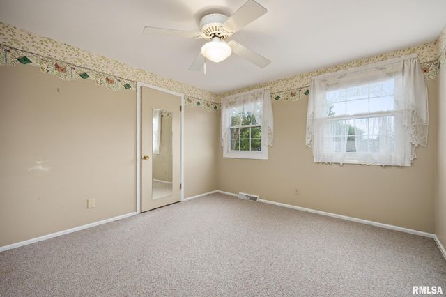 1020 W KENSINGTON Drive, Peoria, IL 61614