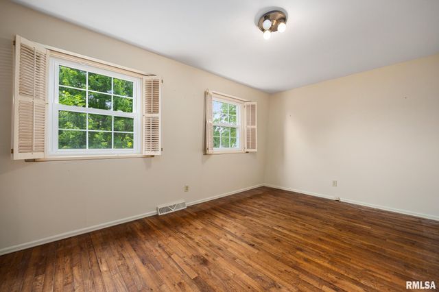 1020 W KENSINGTON Drive, Peoria, IL 61614
