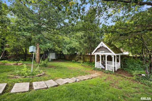 1020 W KENSINGTON Drive, Peoria, IL 61614