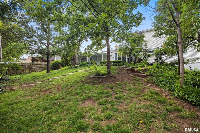 1020 W KENSINGTON Drive, Peoria, IL 61614