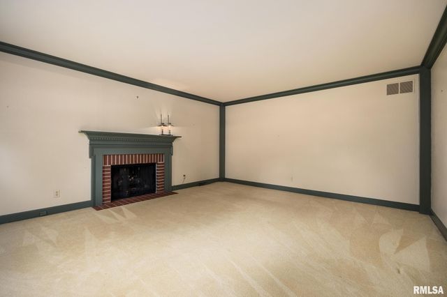 1020 W KENSINGTON Drive, Peoria, IL 61614