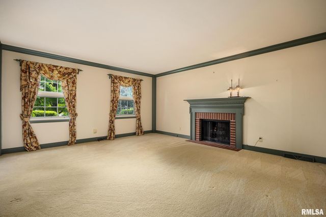 1020 W KENSINGTON Drive, Peoria, IL 61614