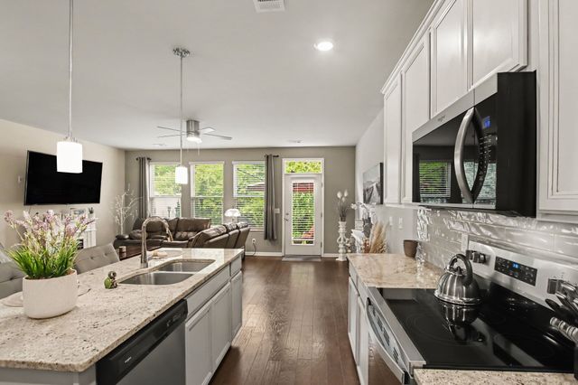 126 Bluestem Ct, Lebanon, TN 37090