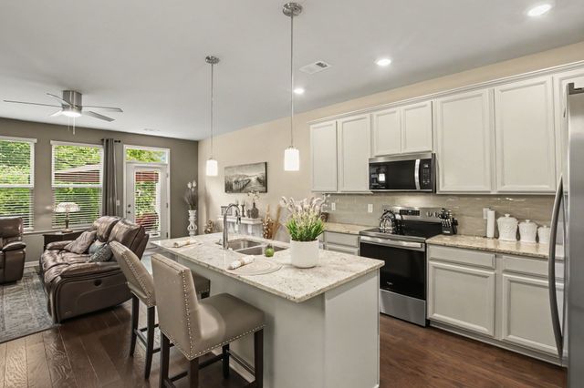126 Bluestem Ct, Lebanon, TN 37090