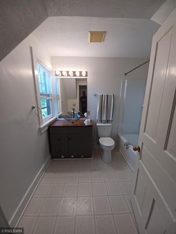 318 6th Street E, Northfield, MN 55057