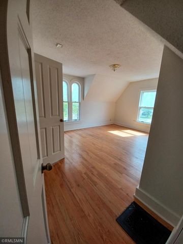 318 6th Street E, Northfield, MN 55057