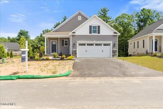 29 Magnolia Drive, Halfmoon, NY 12065