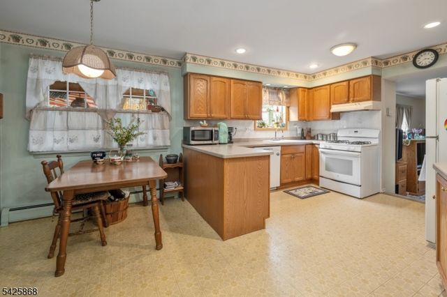 24 Camelot Dr, Mount Olive Twp., NJ 07828