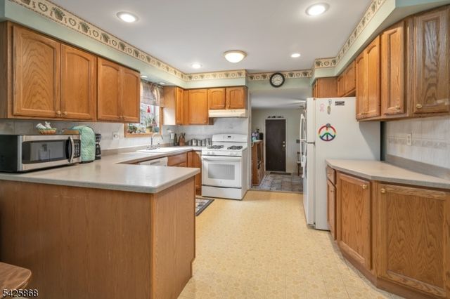 24 Camelot Dr, Mount Olive Twp., NJ 07828