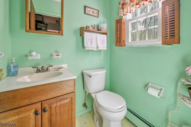 24 Camelot Dr, Mount Olive Twp., NJ 07828