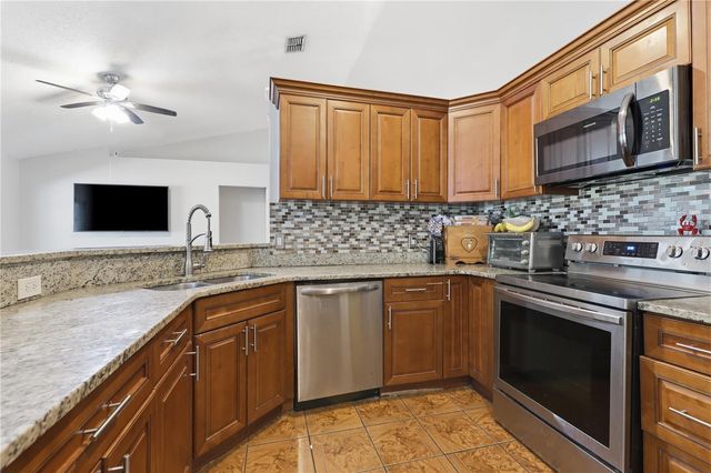 725 W 9TH STREET, Deltona, FL 32725