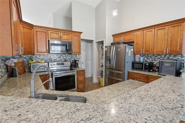 725 W 9TH STREET, Deltona, FL 32725