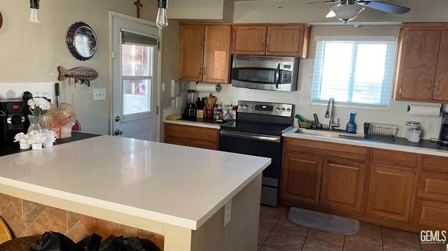 2512 Blackstone Court, Bakersfield, CA 93304