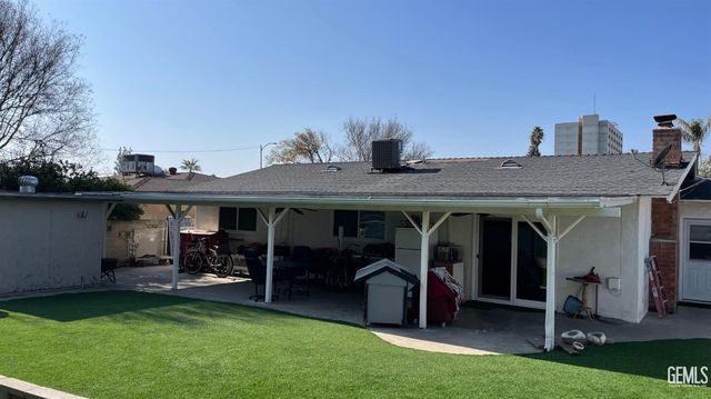 2512 Blackstone Court, Bakersfield, CA 93304