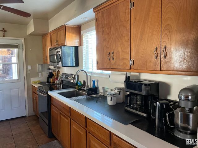 2512 Blackstone Court, Bakersfield, CA 93304