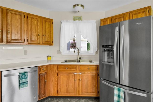 16 Clover Dr Unit 8D, Essex, VT 05452
