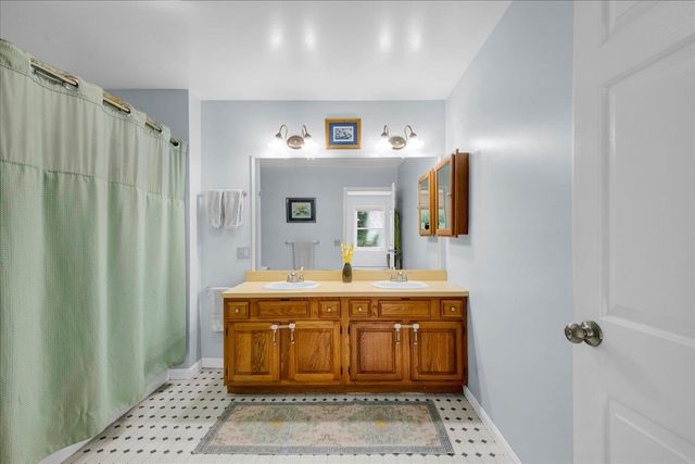 16 Clover Dr Unit 8D, Essex, VT 05452