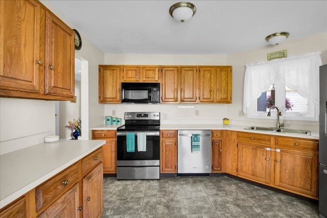 16 Clover Dr Unit 8D, Essex, VT 05452