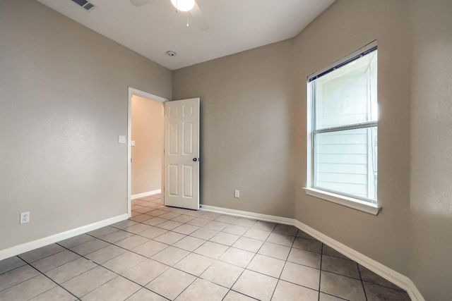 21501 Boggy Ford RD B, Lago Vista, TX 78645