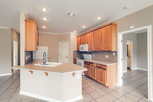 21501 Boggy Ford RD B, Lago Vista, TX 78645