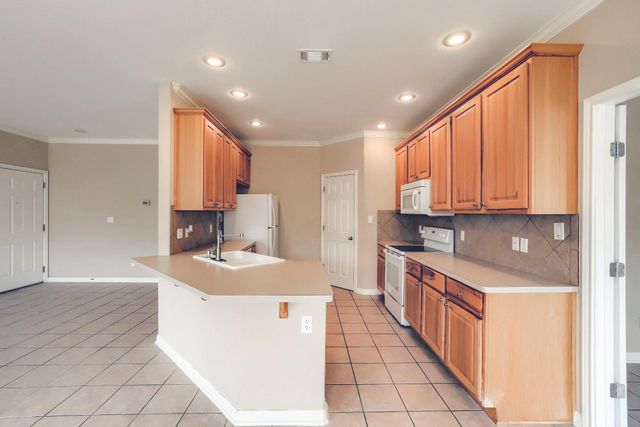 21501 Boggy Ford RD B, Lago Vista, TX 78645