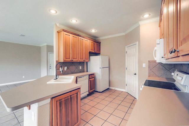 21501 Boggy Ford RD B, Lago Vista, TX 78645