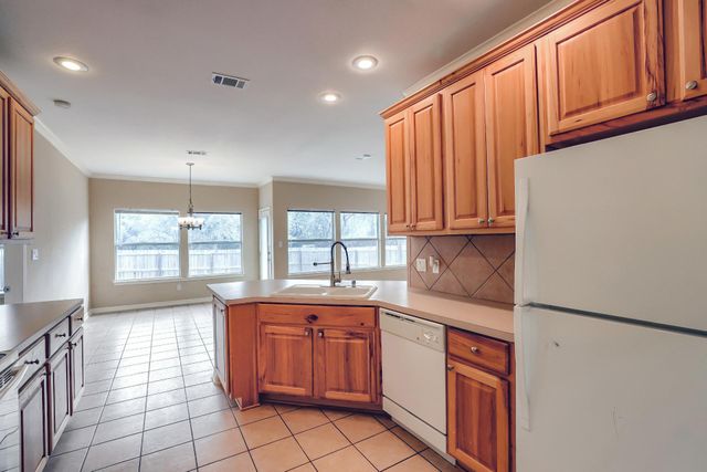 21501 Boggy Ford RD B, Lago Vista, TX 78645