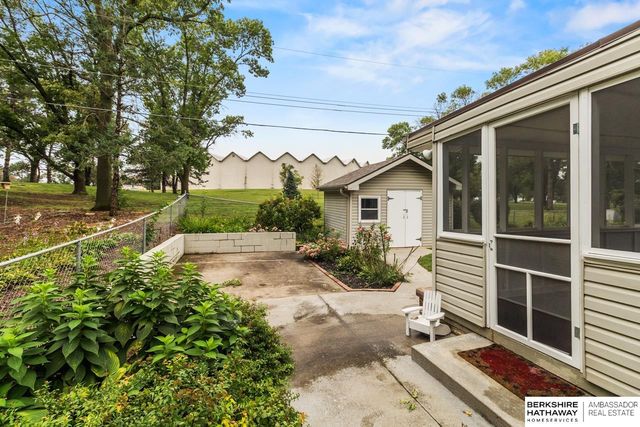 516 S 130th Street, Omaha, NE 68154