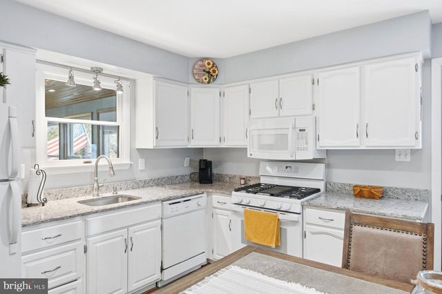 5823 DALE DR, Eldersburg, MD 21784